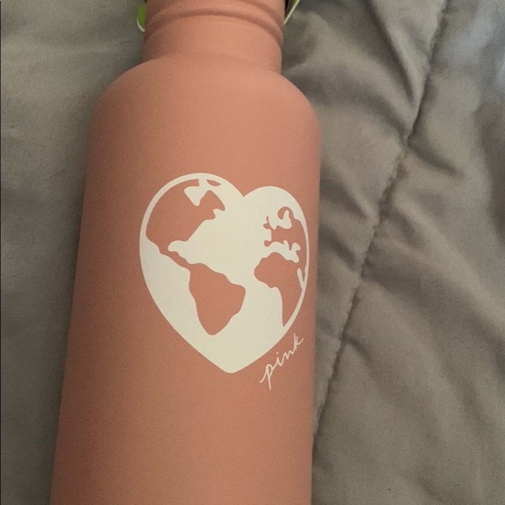 pink vs water bottle